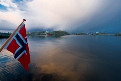 Een vaartocht door de fjordenkust van Noorwegen in het gebied ten noorden van Bergen.